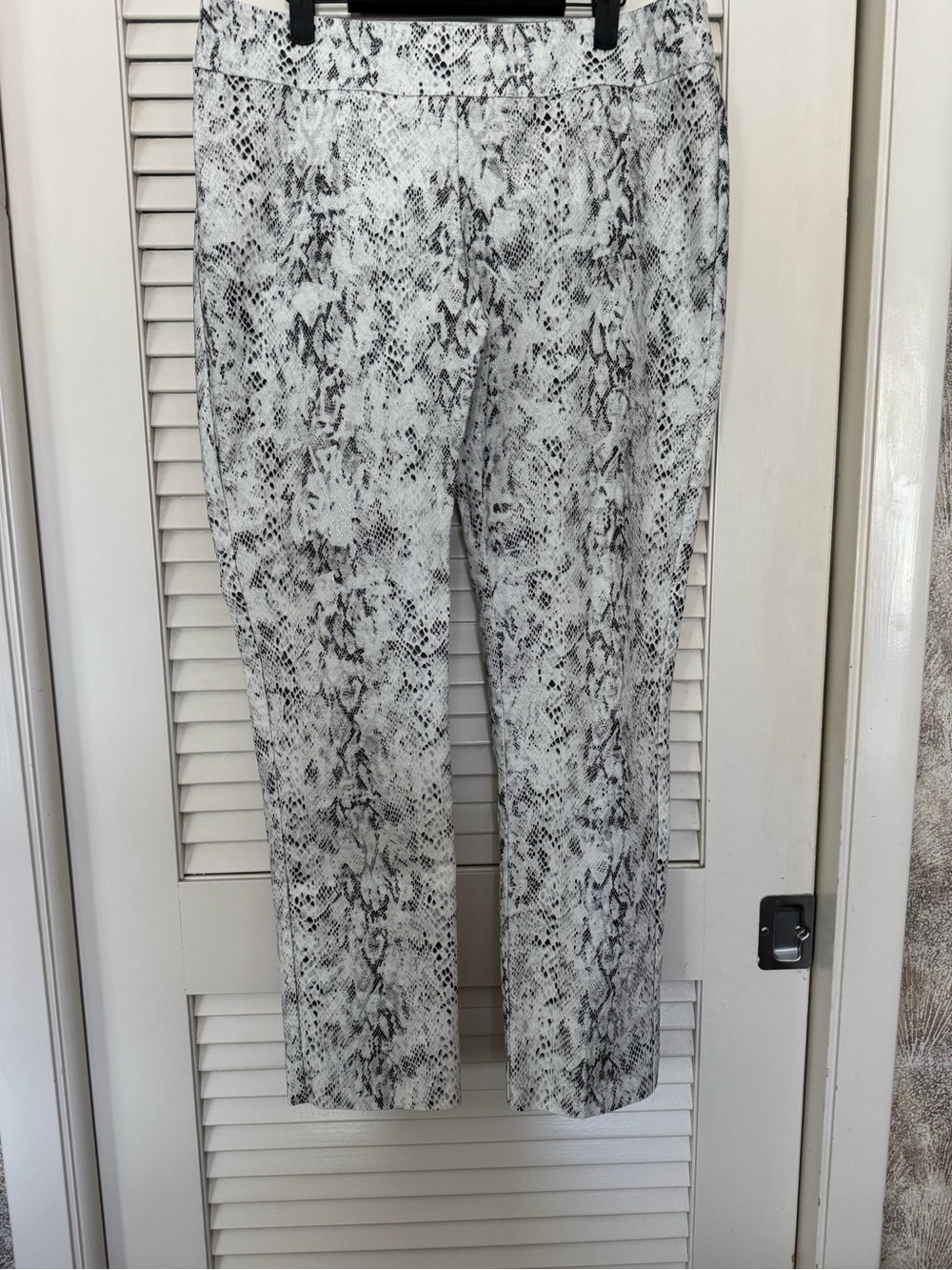 Peck & Peck Black and White Snake-Print Straight Leg Pants